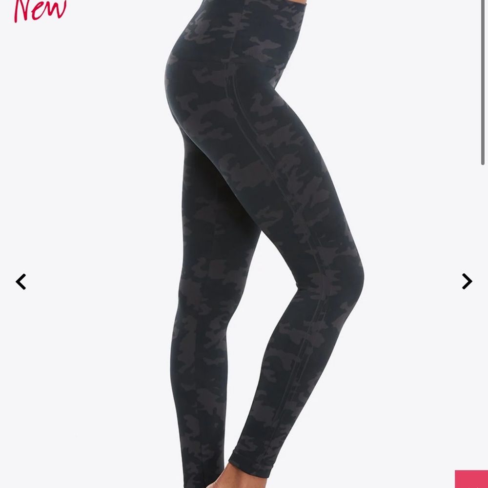 Spanx black Camo Look At Me Now Seamless leggings - size small